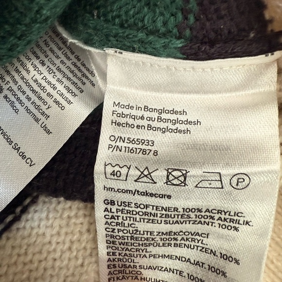 3/$30 - H&M DIVIDED - Green and Cream Beige Striped Sweater - Picture 4 of 6
